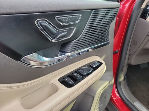 Certified 2022 Lincoln Corsair FWD image 19