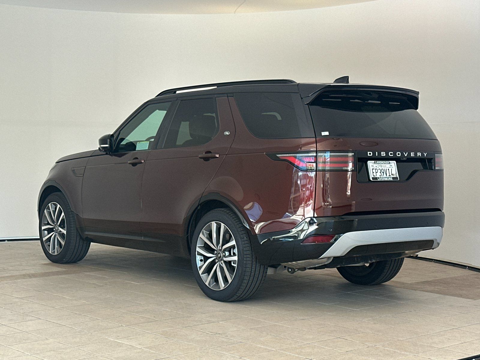 Used 2026 Land Rover Discovery Limited Edition AWD/4WD image 4
