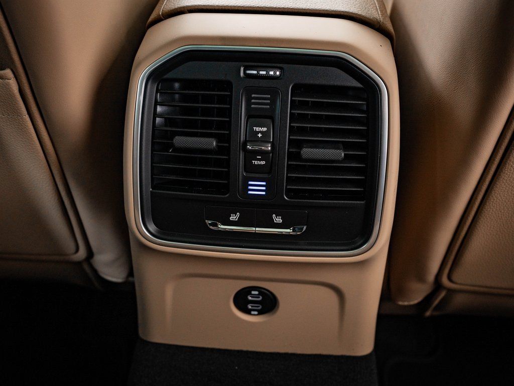 Certified 2026 Porsche Macan AWD/4WD image 36