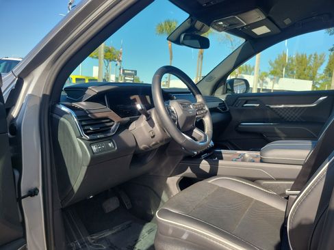 Used 2024 GMC Acadia Denali image 16