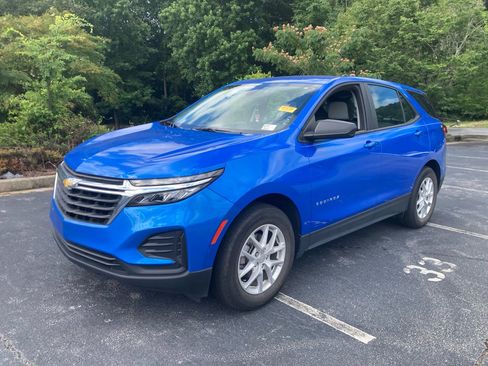 Used 2024 Chevrolet Equinox LS FWD image 2