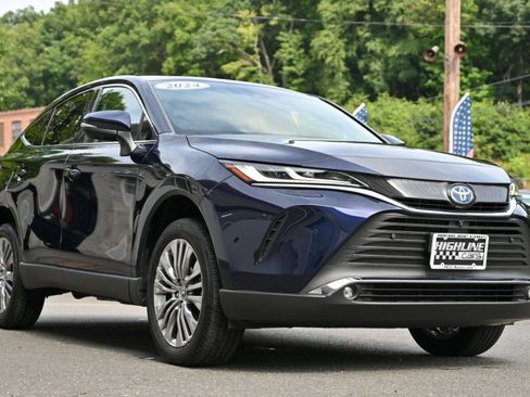 Used 2024 Toyota Venza Limited AWD/4WD image 9