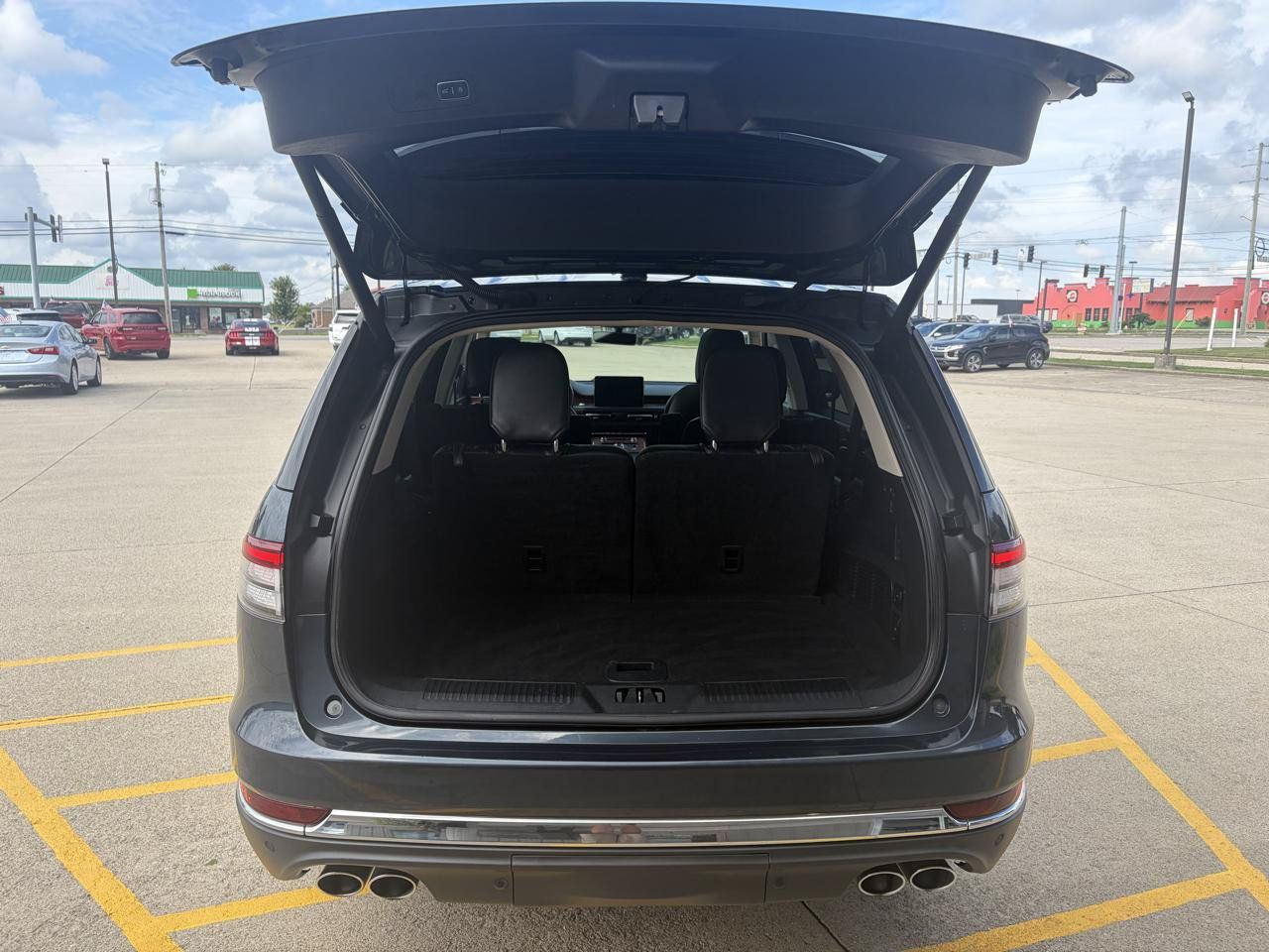 Used 2023 Lincoln Aviator Reserve w/ Class IV Trailer Tow Package AWD/4WD image 13