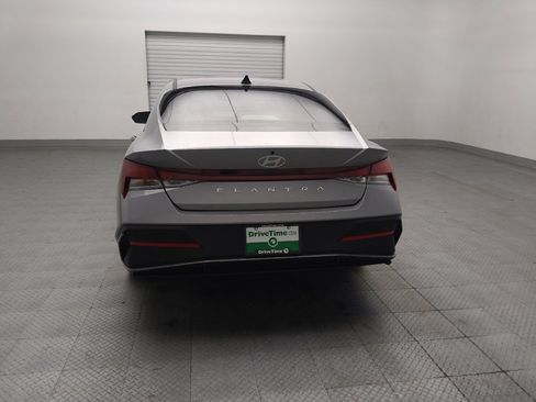 Used 2025 Hyundai Elantra SE FWD image 6
