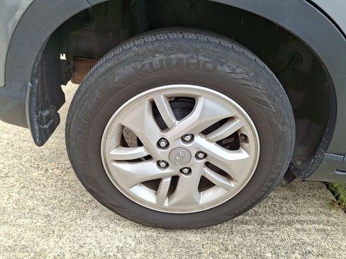 Used 2023 Hyundai Venue SE FWD image 11