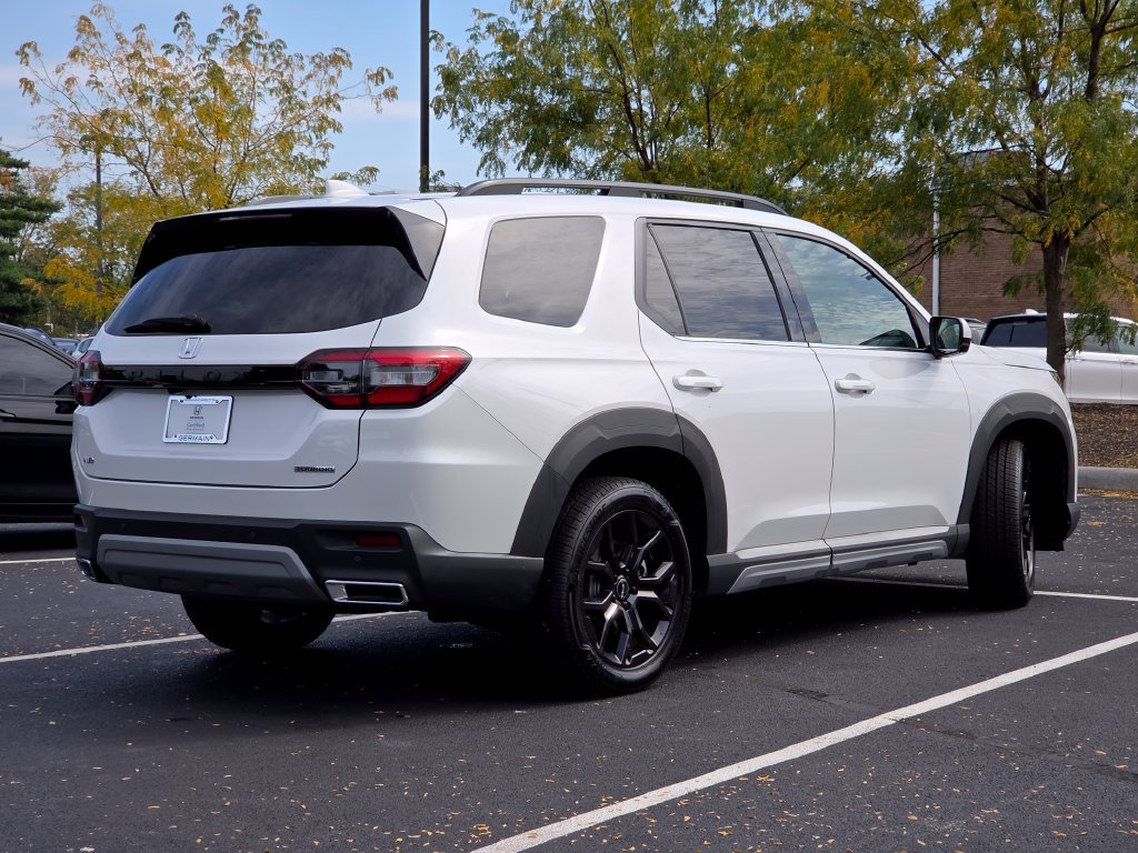Certified 2025 Honda Pilot Touring image 27