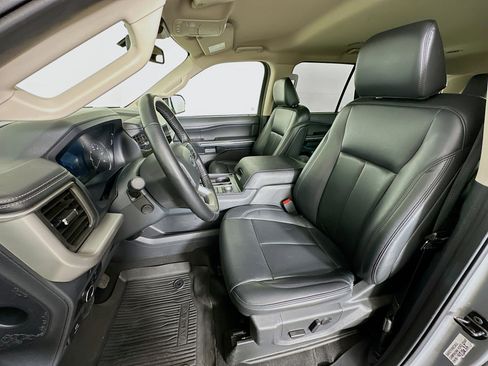 Used 2024 Ford Expedition XLT image 13