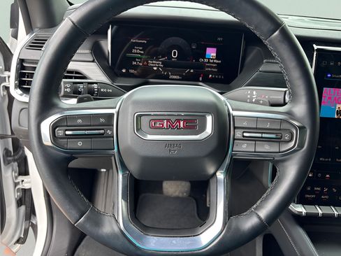 Used 2025 GMC Acadia Elevation FWD image 13