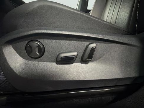 Used 2022 Volkswagen Tiguan SE R-Line image 15