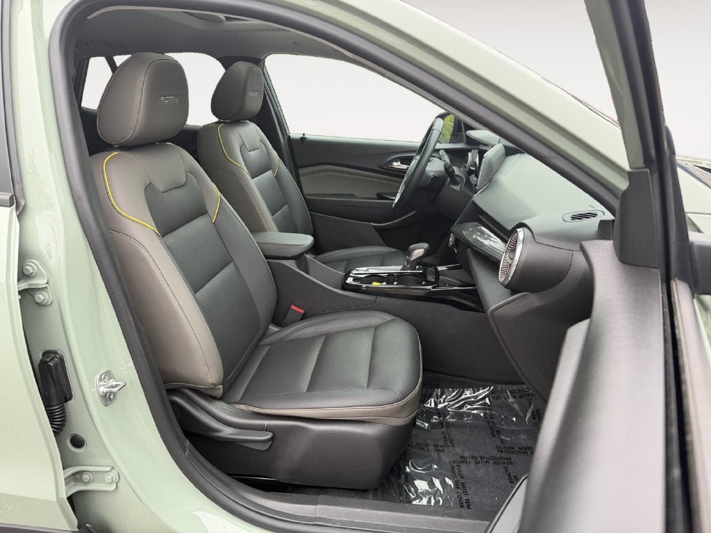 Used 2024 Chevrolet Trax ACTIV w/ Sunroof Package FWD image 25
