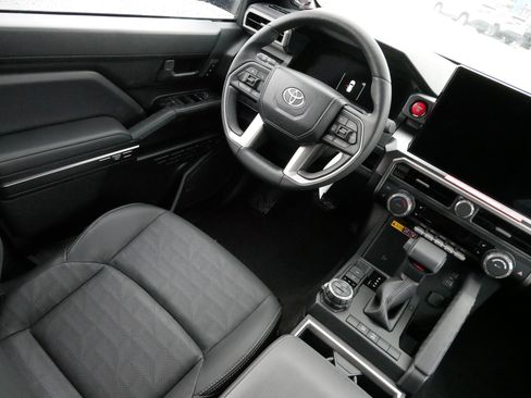 Certified 2025 Toyota 4Runner TRD Off-Road Premium image 9