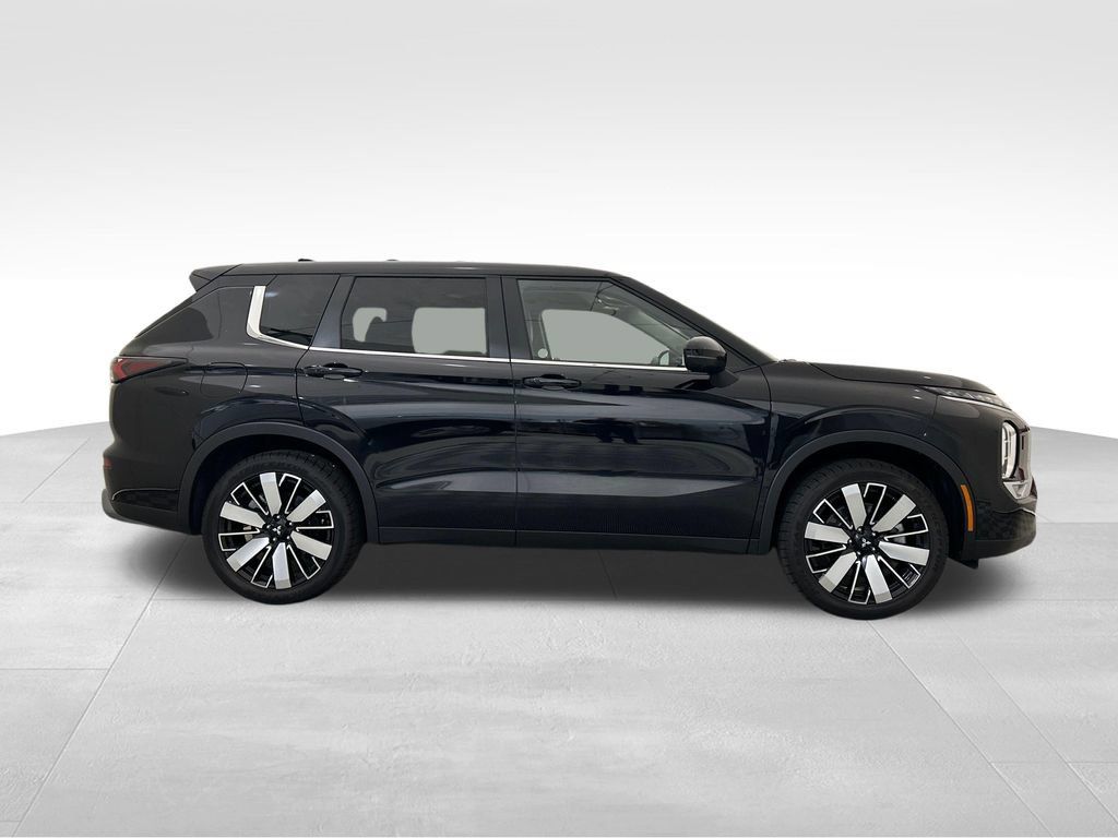Used 2025 Mitsubishi Outlander SE AWD/4WD image 6