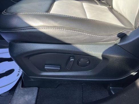 Used 2023 Ford Explorer XLT w/ Equipment Group 202A image 24