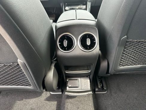 Used 2024 Mercedes-Benz EQB 300 4MATIC image 35