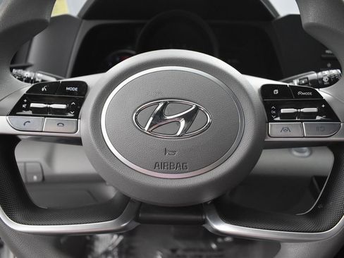 Used 2023 Hyundai Elantra SEL image 29