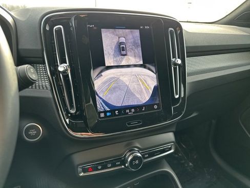 Certified 2025 Volvo XC40 B5 Plus image 23