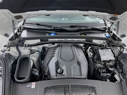 New 2026 Porsche Macan image 32