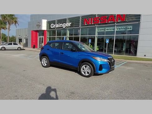 New 2025 Nissan Kicks Play S image 36