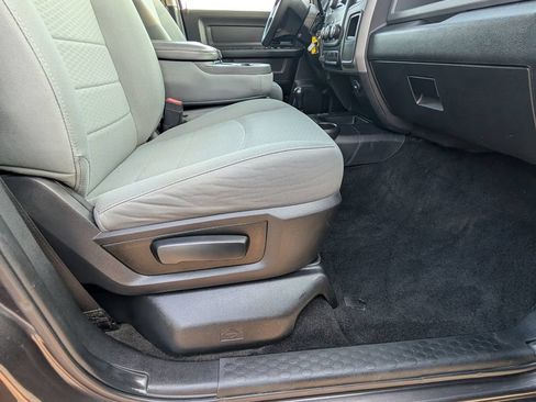 Used 2017 RAM 3500 Tradesman w/ Chrome Appearance Group AWD/4WD image 21