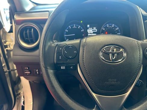 Used 2018 Toyota RAV4 LE w/ Carpet Mat Package FWD image 21