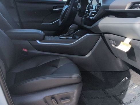 Certified 2026 Toyota Highlander XLE image 31