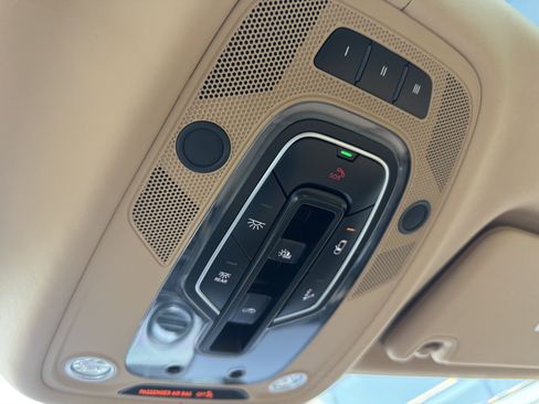 Used 2019 Bentley Bentayga AWD/4WD image 24