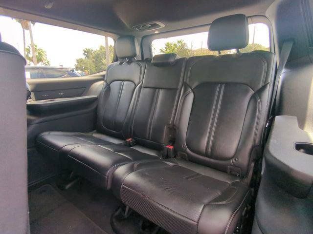 Certified 2024 Jeep Wagoneer Series II w/ Flexible Seating Group RWD image 16