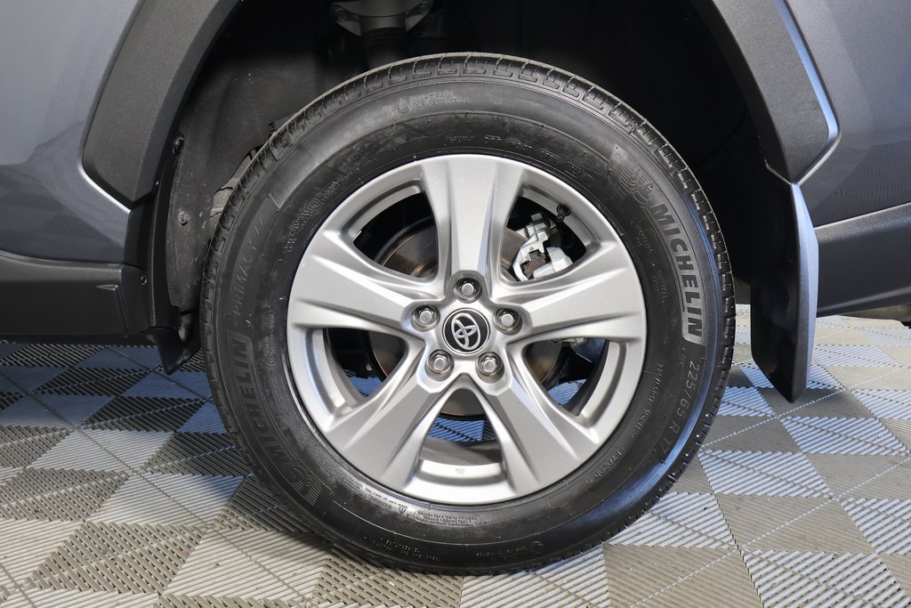 Used 2024 Toyota RAV4 XLE FWD image 16