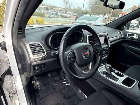 Used 2018 Jeep Grand Cherokee Laredo image 34