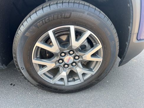 Certified 2023 GMC Acadia SLE w/ Driver Convenience Package image 23