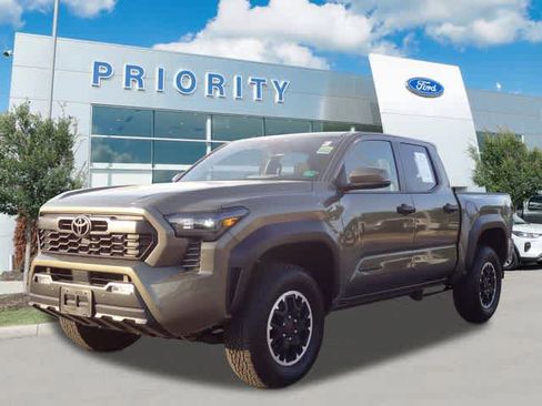 Used 2025 Toyota Tacoma TRD Off-Road w/ TRD Off Road Upgrade Package AWD/4WD image 1