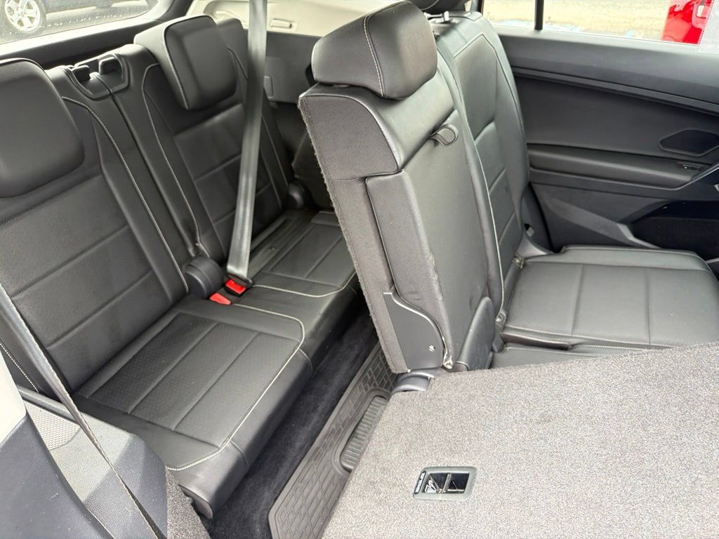 Used 2021 Volkswagen Tiguan SE w/ Panoramic Sunroof Package AWD/4WD image 26