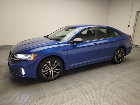 Used 2024 Volkswagen Jetta Sport FWD image 2