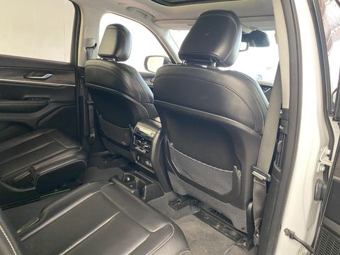 Used 2023 Jeep Grand Cherokee L Limited AWD/4WD image 11