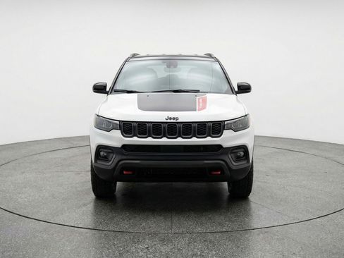 Used 2025 Jeep Compass Trailhawk AWD/4WD image 2