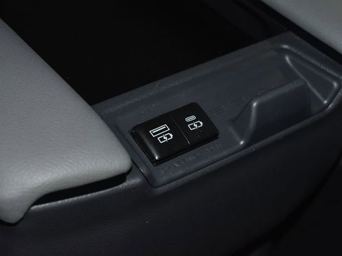 Used 2023 Toyota Sienna XLE image 19