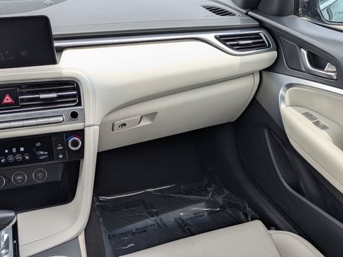 Used 2024 Genesis G70 2.5T RWD image 17