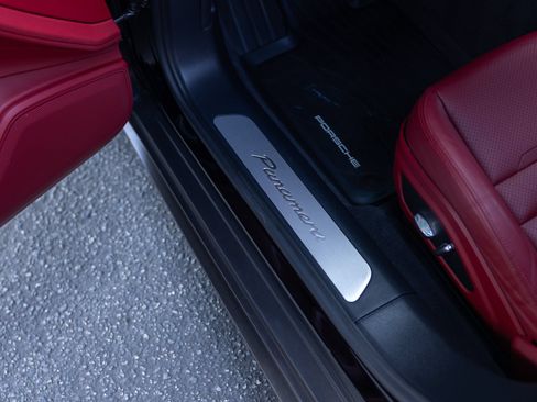 Used 2020 Porsche Panamera image 40