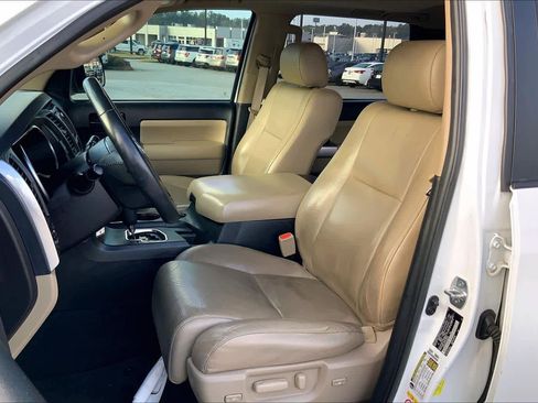 Used 2018 Toyota Sequoia SR5 w/ Premium Package image 7