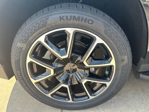 Used 2023 Chevrolet Tahoe RST w/ Luxury Package AWD/4WD image 30