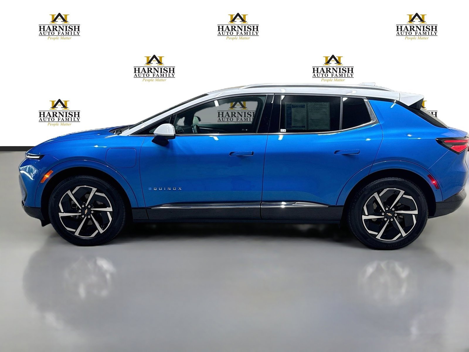 Used 2024 Chevrolet Equinox EV LT w/ LPO, Trailering Package FWD image 9
