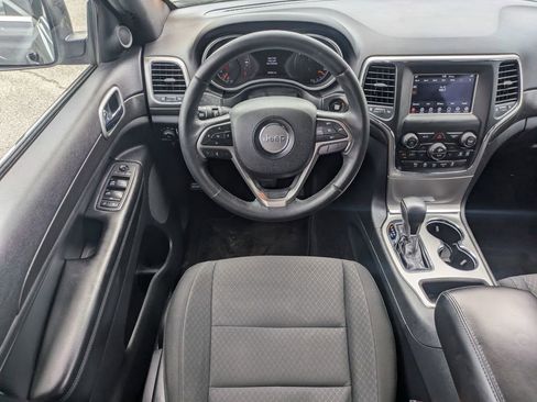 Used 2018 Jeep Grand Cherokee Laredo image 15