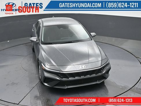 Used 2025 Hyundai Elantra SE FWD image 43