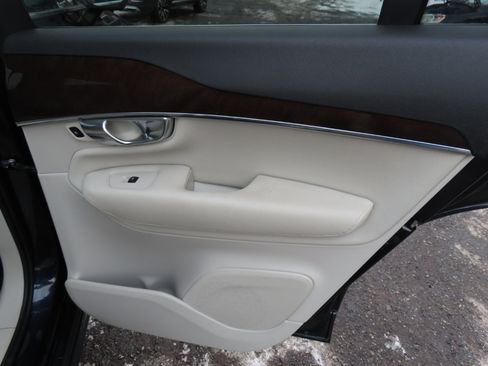 Used 2016 Volvo XC90 T6 Momentum w/ Momentum Plus Package image 22