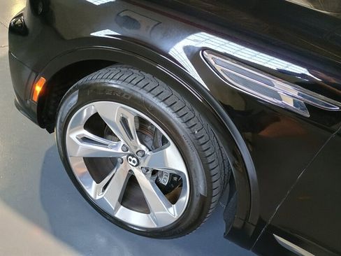 Used 2023 Bentley Bentayga AWD/4WD image 51