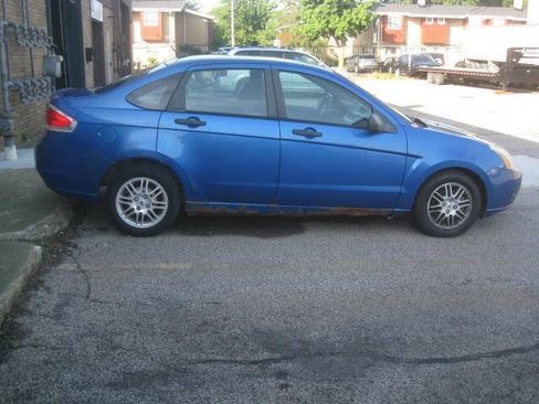 Used 2010 Ford Focus SE FWD image 4