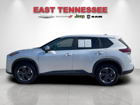 Used 2024 Nissan Rogue SV AWD/4WD image 6