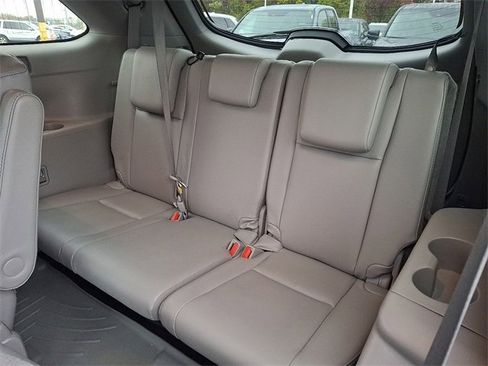 Used 2019 Toyota Highlander XLE image 24