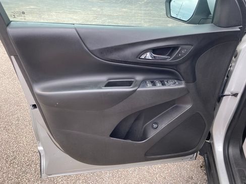 Used 2018 Chevrolet Equinox LT FWD image 9