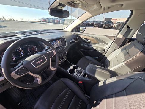 Used 2024 GMC Terrain Denali w/ Denali Premium Package image 10